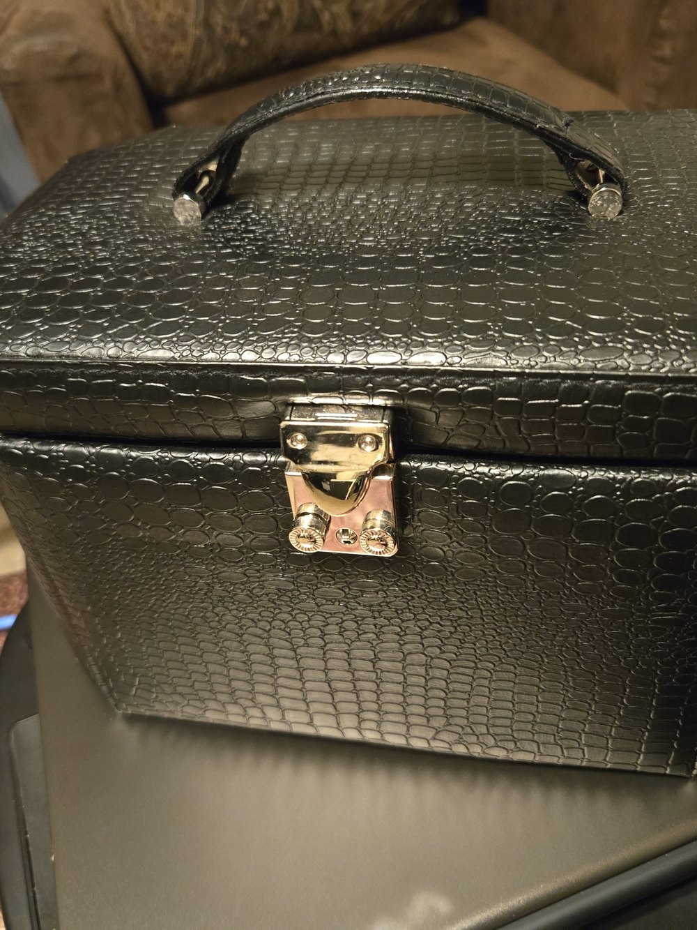 Travel jewelry case black faux crocodile leather, a sturdy hand